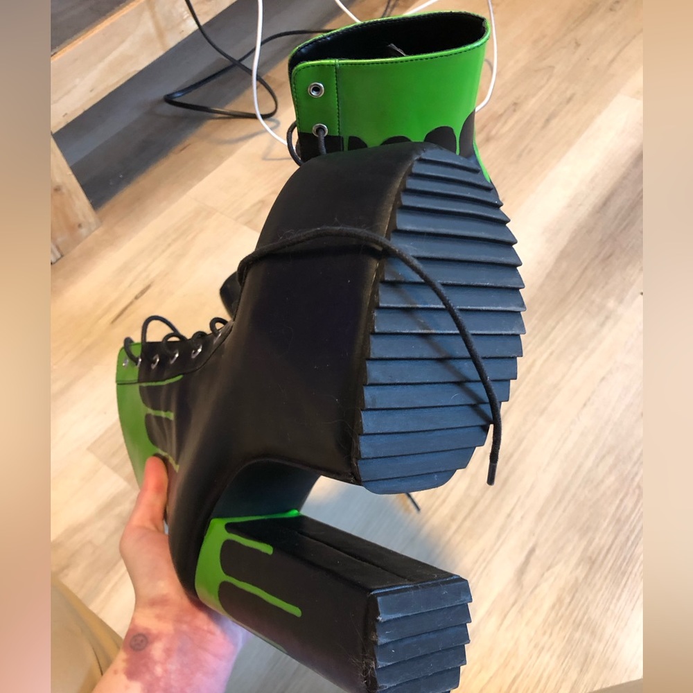 6 inches Dolls Kill black and neon green platform boots - Picture 2 of 4